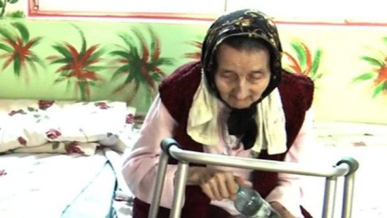 Batrani umiliti intr-un azil clandestin. Administratorul si o angajata, retinuti Imagine