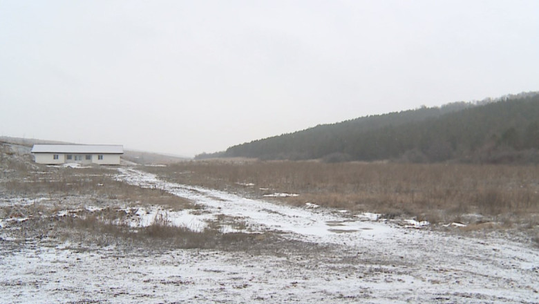 Baza sportiva de sute de mii de lei, pe terenuri miscatoare. Un proiect demarat in 2010 s-a blocat din cauza alunecarilor de teren Imagine