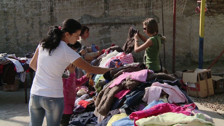 Bazar caritabil pentru copiii nevoiasi Imagine