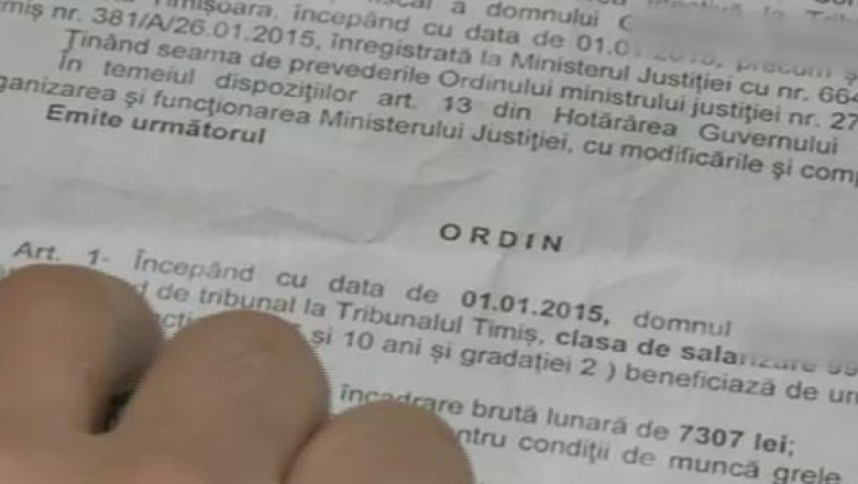 Baze de date din gunoi. Documente de la institutii publice pot fi gasite de oricine in pubele Imagine