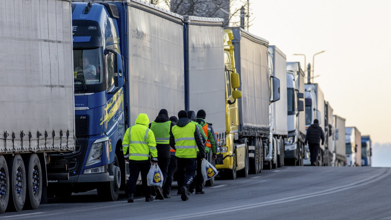 BBC: Moment de usurare pentru Romania si Bulgaria care intra complet in Schengen. Dar pentru camionagii, birocratia nu s-a sfarsit inca Imagine