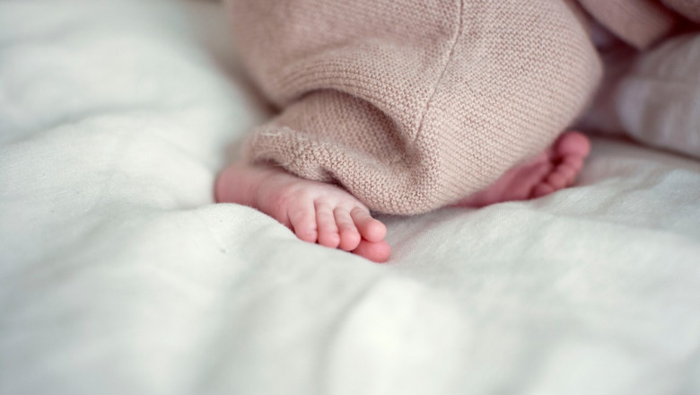 Bebelus mort la o maternitate din Mehedinti, dupa ce o gravida a fost lasata sa astepte pana dimineata. Medicul si asistenta, retinuti Imagine