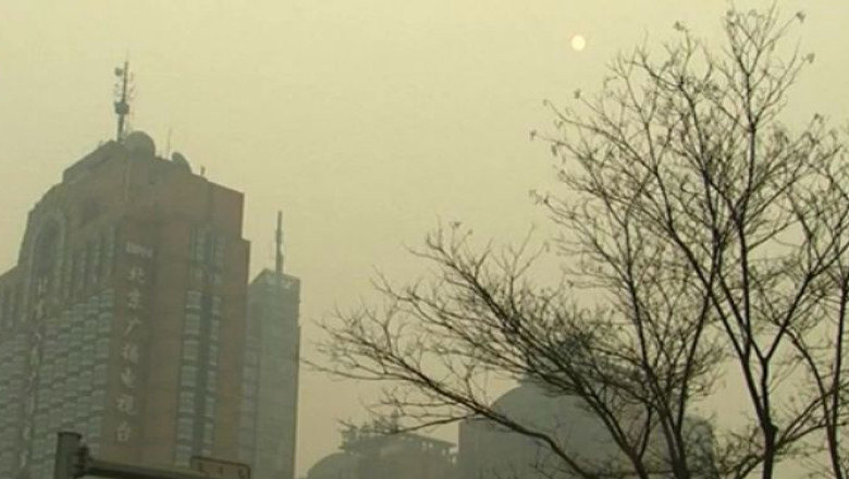 Beijingul, sub cod galben de smog. Poluarea din capitala Chinei depaseste de 15 ori limita admisa Imagine