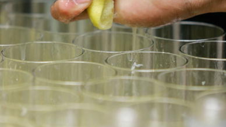 Beneficiile consumului de apa cu lamaie Imagine