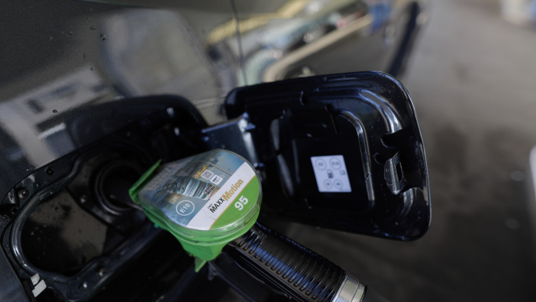 Benzina si calatoria cu metroul se scumpesc de la 1 ianuarie. Guvernul Ciolacu reintroduce „taxa pe stalp” Imagine