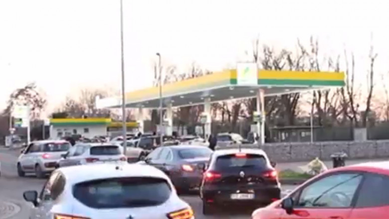 Benzinariile din Italia, inchise doua zile din cauza unei greve. Operatorii sunt nemultumiti de masurile luate de guvern Imagine
