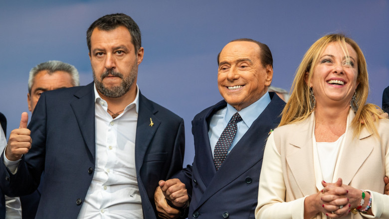 Berlusconi, la o discutie intr-un bar: Mi-e putin frica de Meloni. Salvini nu se pricepe, eu voi fi seful guvernului Imagine