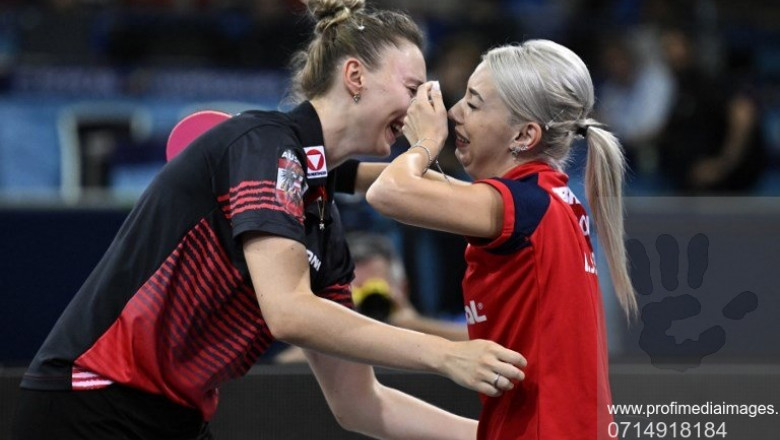 Bernadette Szocs si Sofia Polcanova, medaliate cu aur in proba feminina de dublu la Europenele de tenis de masa Imagine
