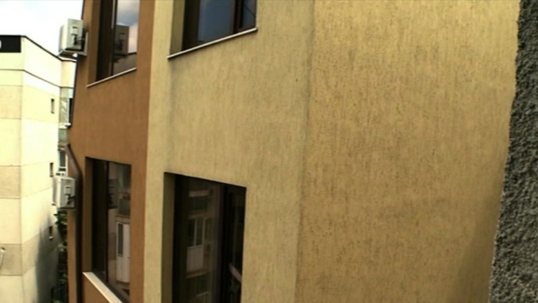 Beton in loc de soare. Blocuri noi, construite la cateva palme distanta de cladirile vechi Imagine