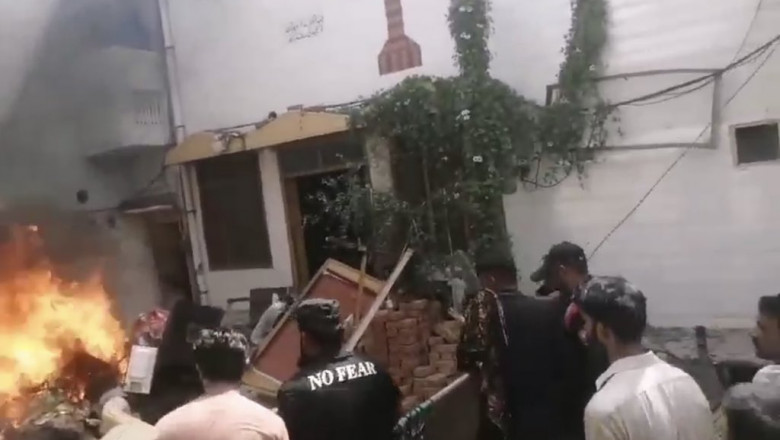 Biblii arse, biserici crestine si case incendiate, dupa ce politia pakistaneza a raportat ca doi barbati au profanat Coranul Imagine