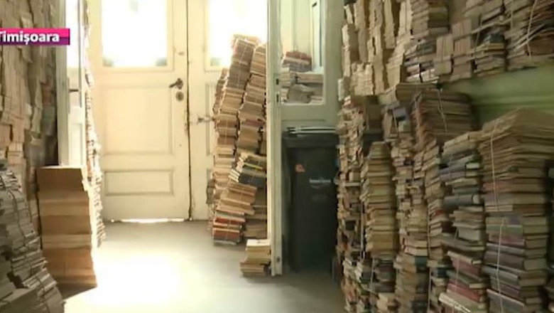 Biblioteca istorica, acoperita de praf Imagine