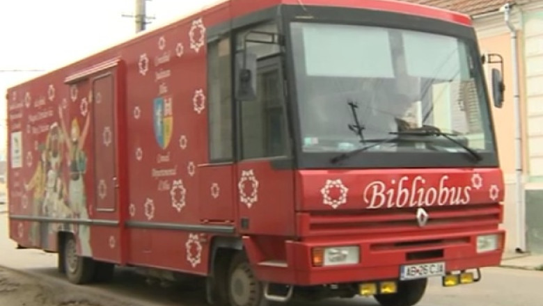 Biblioteca pe patru roti in Alba. Bibliobusul a fost donat de francezi Consiliului Judetean Imagine