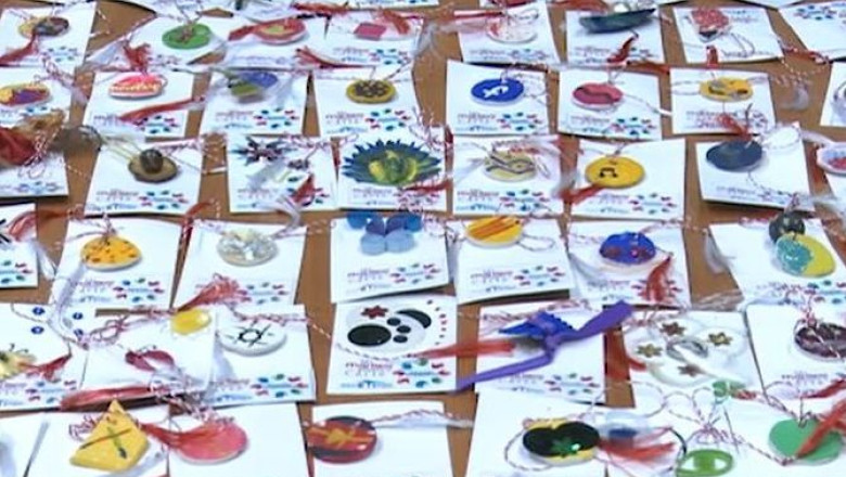 Biblioteca pentru copiii de la orfelinatul din Gavojdia, realizata din... martisoare Imagine