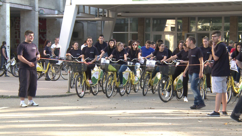 Bicicliada, la... Studentiada. La Timisoara, studentii au iesit la pedalat Imagine