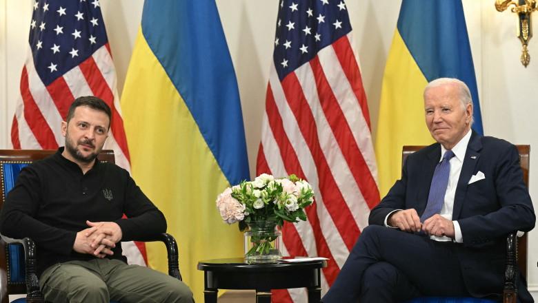 Biden i-a cerut scuze lui Zelenski pentru intarzierea adoptarii in Congres a pachetului de ajutor pentru Ucraina Imagine
