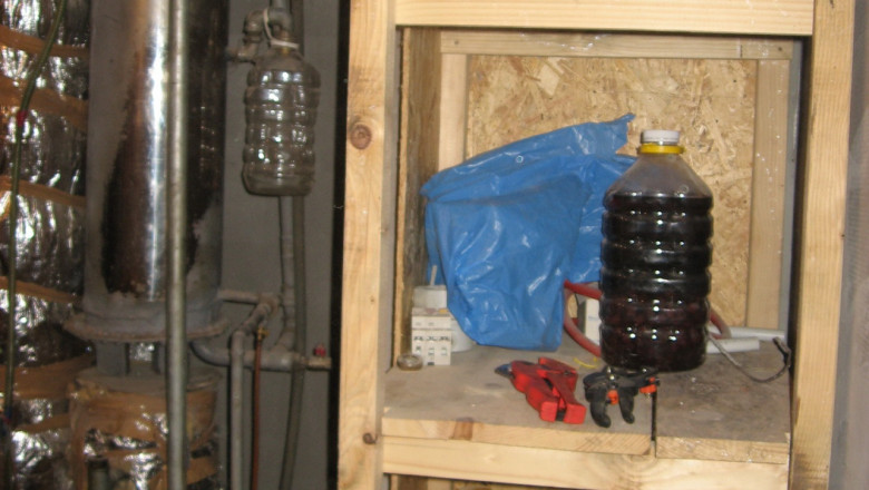 BIHOR: Instalatie ilegala de producere a alcoolului, descoperita in orasul Beius (FOTO/VIDEO) Imagine