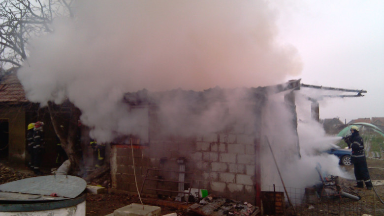 BIHOR. O femeie de 95 de ani a murit intr-un incendiu care i-a distrus casa Imagine