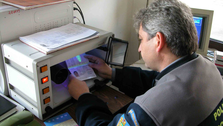 BIHOR. Sase migranti au fost prinsi cand incercau sa treaca ilegal frontiera, pe langa Salonta Imagine