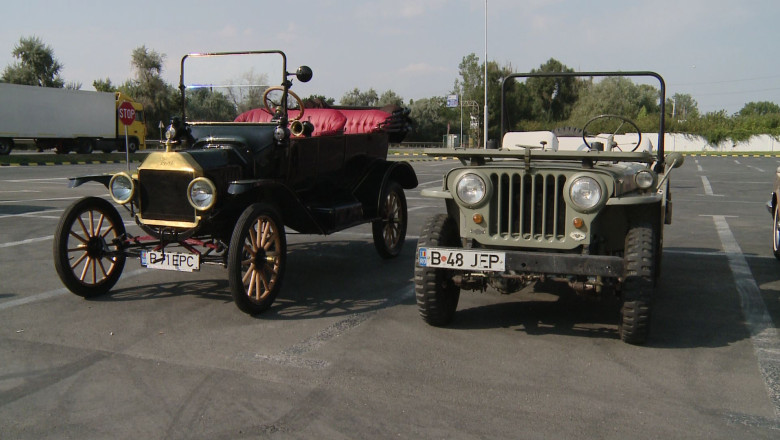 Bijuterii auto de epoca pe strazile Brailei. 20 de masini de colectie au defilat prin oras Imagine