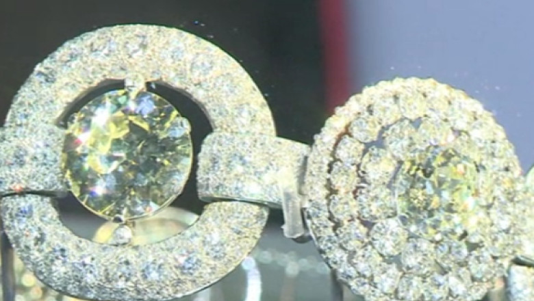 Bijuteriile vedetelor sunt expuse la Paris. Cea mai mare expozitie Cartier este deschisa pana in februarie Imagine