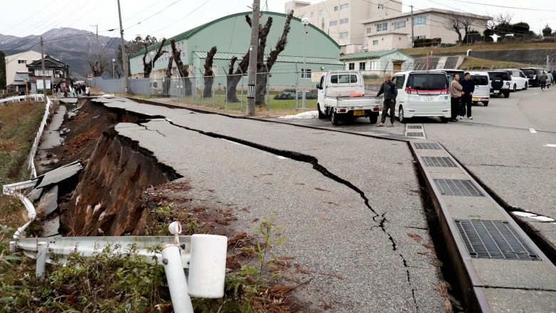 Bilant oficial: 4 morti in urma cutremurelor din Japonia. Alti oameni au fost ingropati de vii sub casele prabusite Imagine