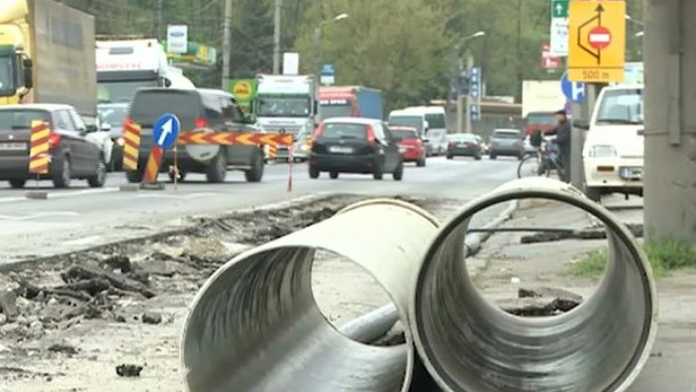 Bilant printre conducte de apa Imagine