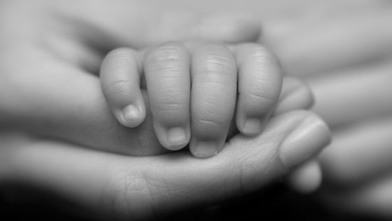 Bilant trist: 2241 de copii adoptabili din 60.000 de copii abandonati, doar 580 adoptati in 2013 Imagine