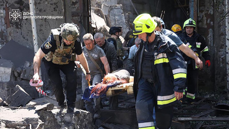 Bilantul atacului rusesc cu rachete de la Dnipro a crescut la 17 morti si aproape 300 de raniti Imagine