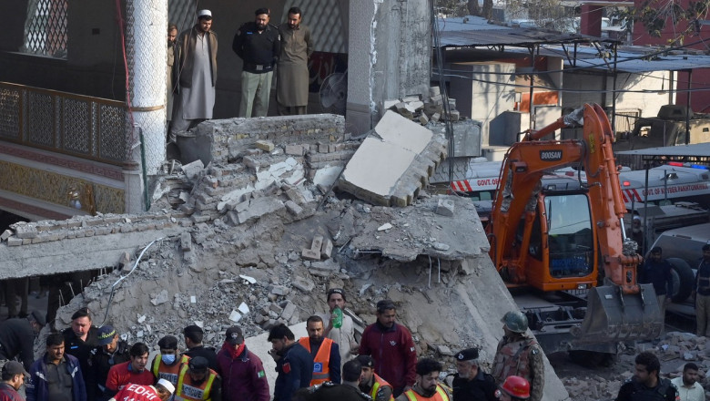Bilantul atentatului din Pakistan a urcat la 92 de morti si peste 100 de raniti. Marturiile unui supravietuitor Imagine