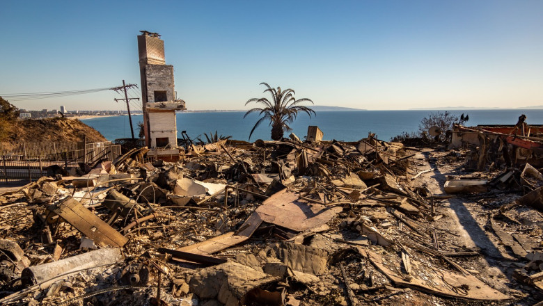 Bilantul mortilor dupa incendiile din Los Angeles a crescut la 25. Dezastrul aduce pierderi de miliarde de dolari pentru asiguratori Imagine