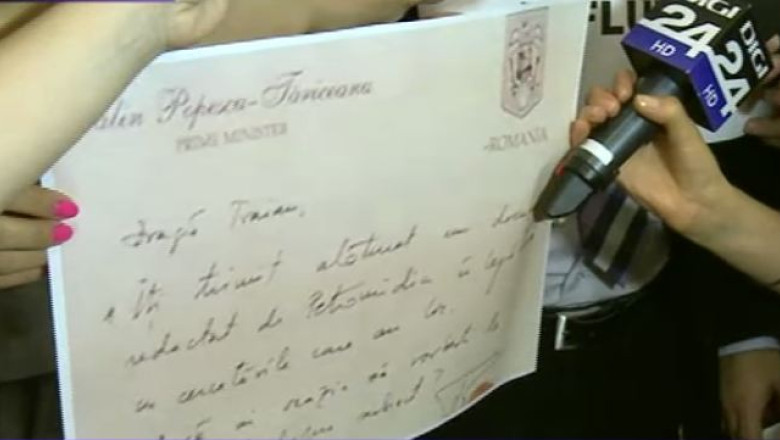 BILETELUL ROZ. Elena Udrea il acuza pe Calin Popescu Tariceanu de ipocrizie Imagine