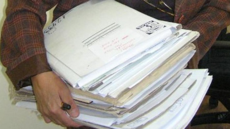 BIROCRAtIE. Tone de hartie, risipite pe documentatia pentru accesarea fondurilor europene Imagine