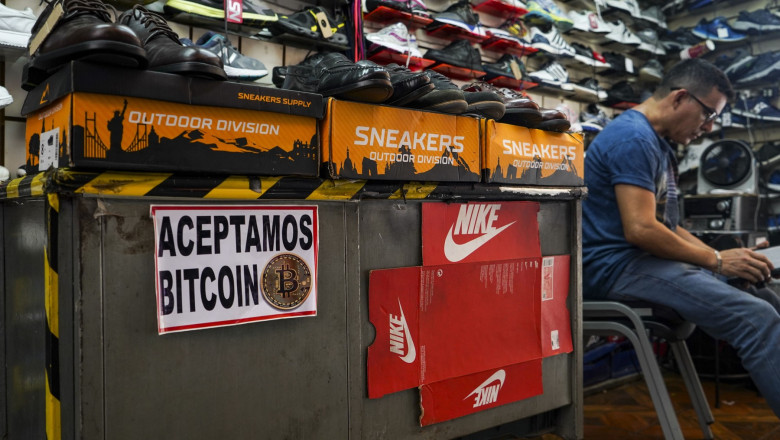 Bitcoin prabuseste economia El Salvadorului. Tara a pierdut 56 de milioane de dolari, dar presedintele vrea sa mai cumpere criptomonede Imagine