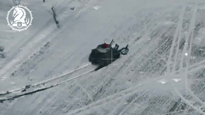 Blindate ruse cu steagul Uniunii Sovietice distruse de ucraineni in Kursk. „Mergeau ca la parada, pana au intrat intr-un camp de mine” Imagine