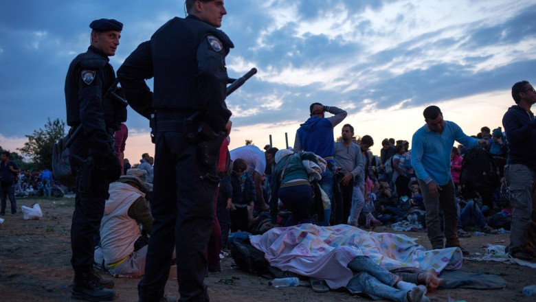Bloomberg: SUA vor sa expulzeze migranti in Serbia si in alte state din Balcani Imagine
