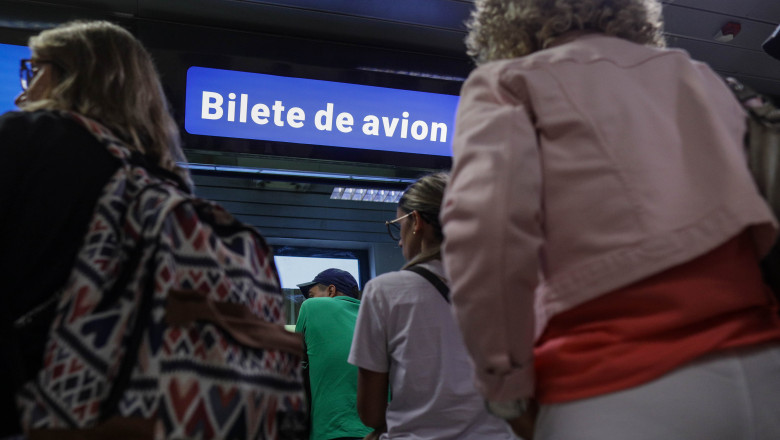 Blue Air nu zboara inca o luna. Compania le transmite pasagerilor sa nu vina la aeroport pentru ca zborurile nu vor fi operate Imagine