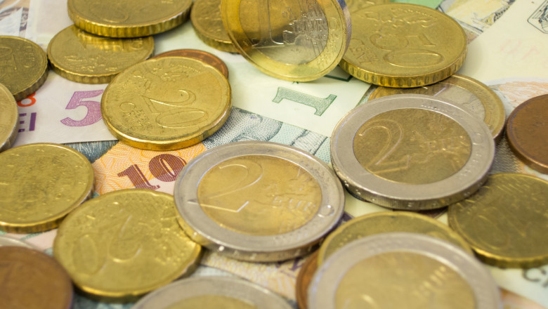 BNR a intervenit cu bani din rezerva valutara pentru a mentine euro sub pragul de 5 lei, dupa primul tur al prezidentialelor Imagine