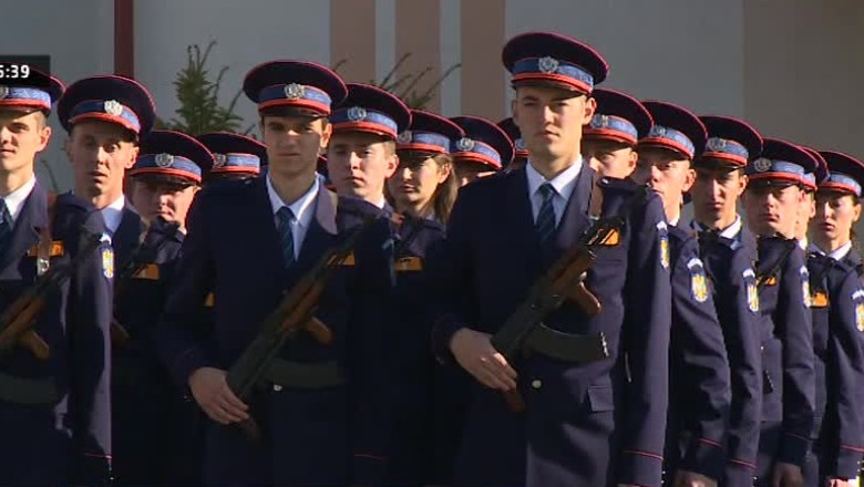 Bobocii Scolii de Politie din Cluj-Napoca au jurat ca isi vor apara tara Imagine