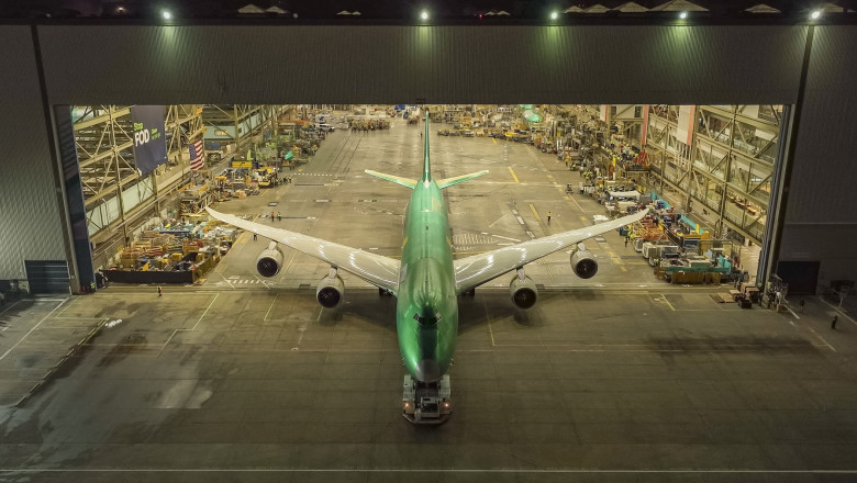 Boeing isi ia ramas bun de la „Regina Cerului” prin livrarea ultimului model comercial de 747 Imagine
