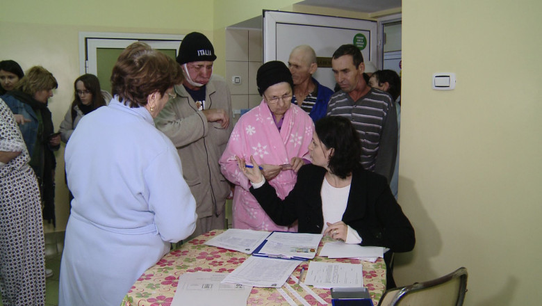 Bolnavii au votat cu urna mobila Imagine