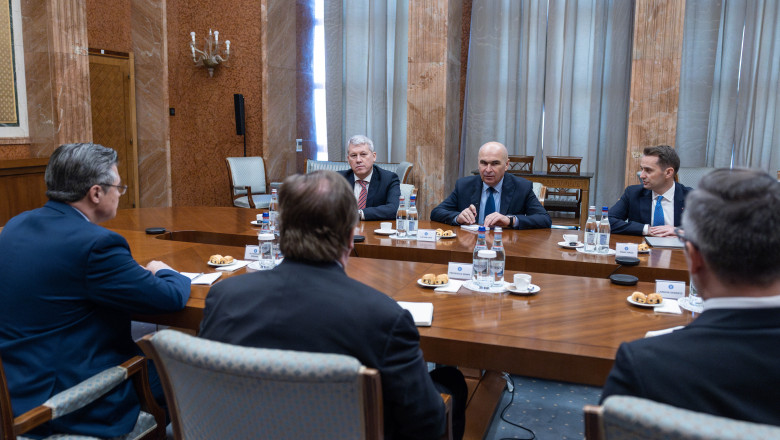 Bolojan, discutii cu Atlantic Council, cea mai cunoscuta organizatie de analiza strategica din SUA, despre securitatea regionala Imagine