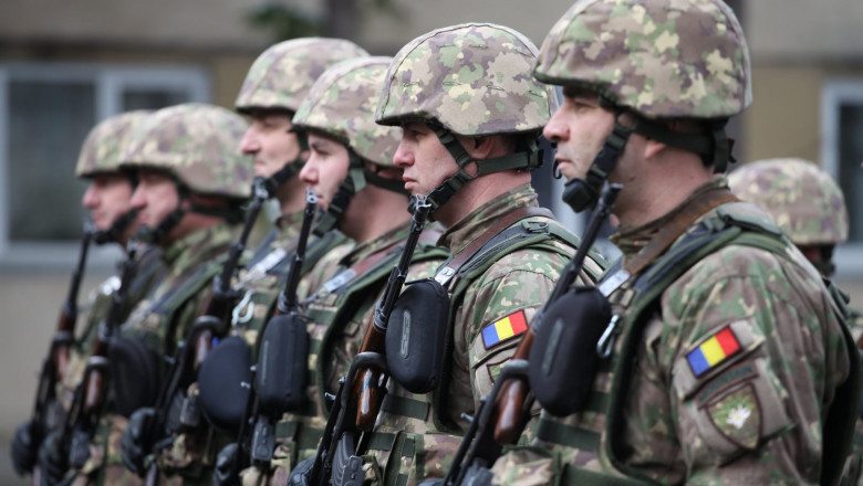 Bolojan, intrebat daca sustine introducerea serviciului militar obligatoriu: E bine sa avem o armata de profesionisti, o armata dotata Imagine