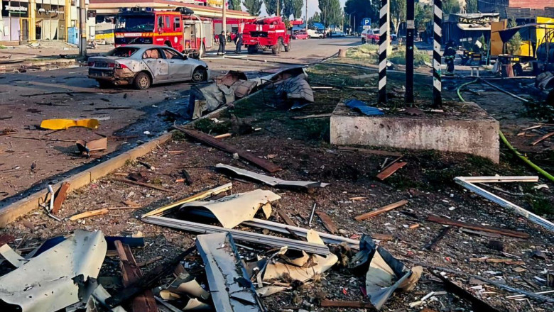 Bomba de 500 de kg lansata de rusi asupra unei piete din Donetk: 2 morti, zeci de raniti, 50 de magazine si 300 de apartamente avariate Imagine