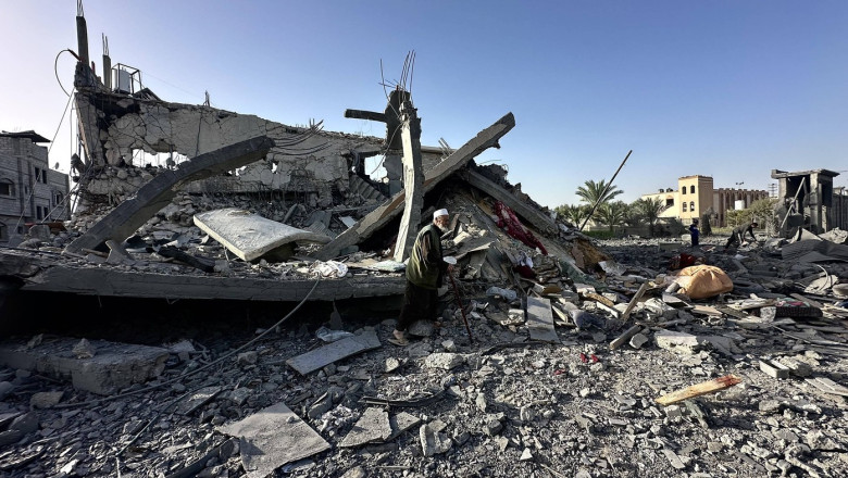 Bombardament israelian asupra Gaza: cel putin 27 de morti. IDF spune ca scoala tintita era un centru de comanda al Hamas Imagine