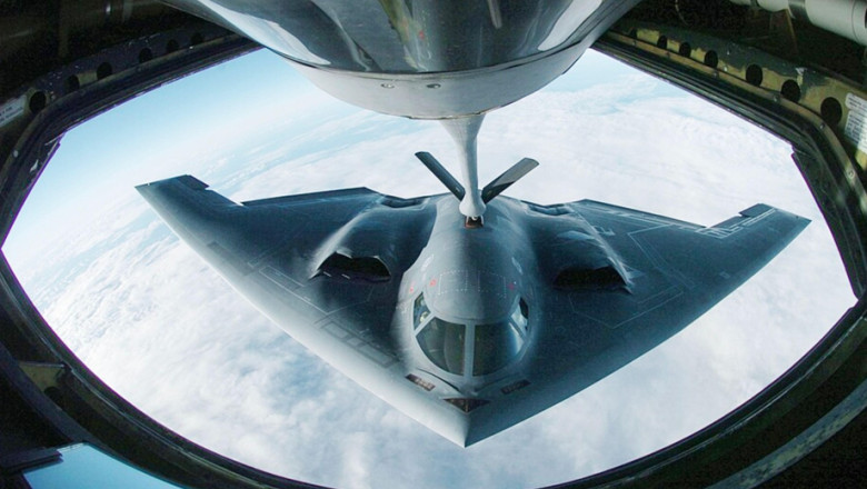 Bombardiere B-2 stealth ale SUA se indreapta spre baza Diego Garcia din Oceanul Indian, sprijinite de opt avioane cisterna Imagine