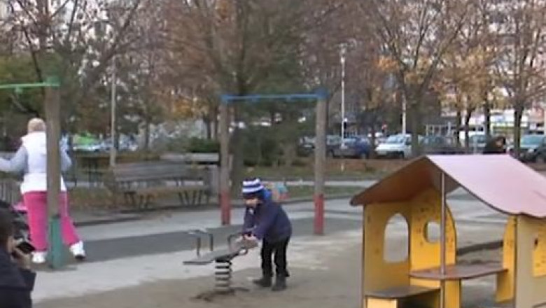 Bone, numai cu acte in regula. Parintii trebuie sa incheie contracte cu babysitter-ii Imagine