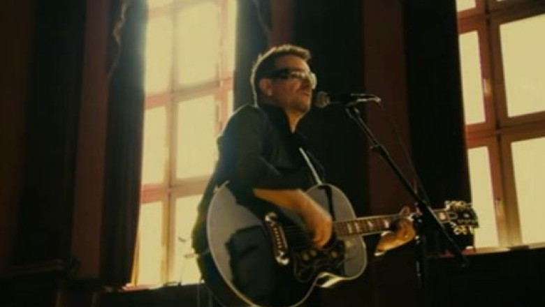 Bono ar putea sa nu mai cante niciodata la chitara Imagine