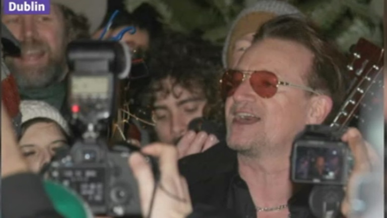 Bono, solistul U2, a iesit la colindat: a strans bani pentru oamenii fara adapost Imagine