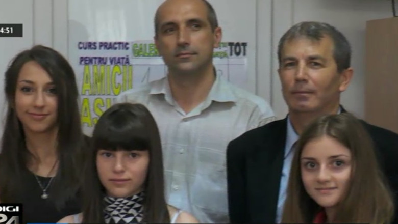 BONTON a lansat Ghidul manierelor elegante pentru adolescenti Imagine