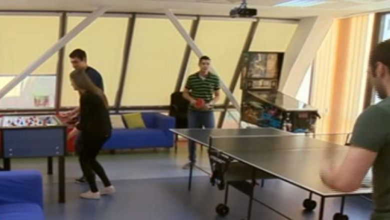 BONTON. Angajati relaxati. Joaca la locul de munca ajuta companiile sa prospere Imagine